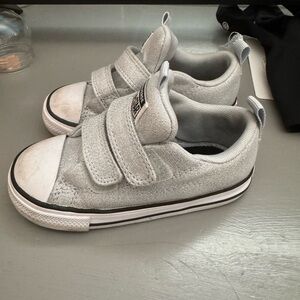 Like new silver converse toddler